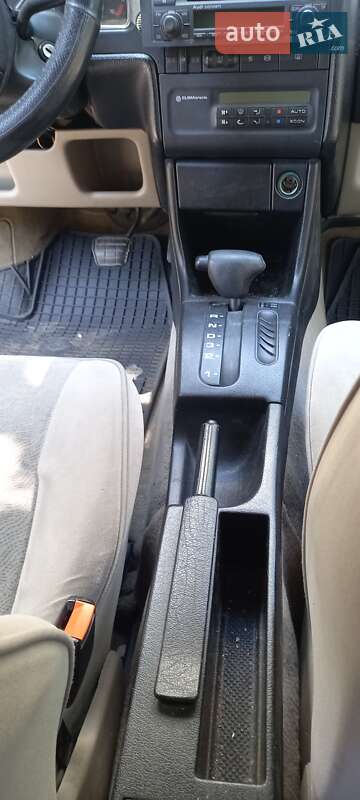 Седан Volkswagen Passat 1996 в Киеве