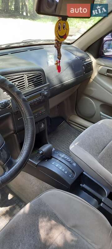 Седан Volkswagen Passat 1996 в Киеве