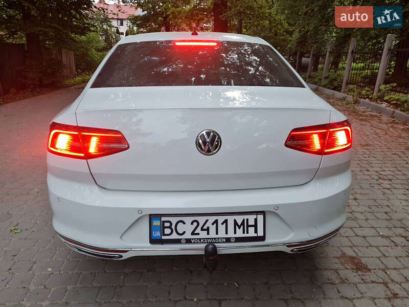 Седан Volkswagen Passat 2016 в Львове