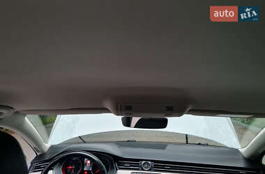 Седан Volkswagen Passat 2016 в Львове