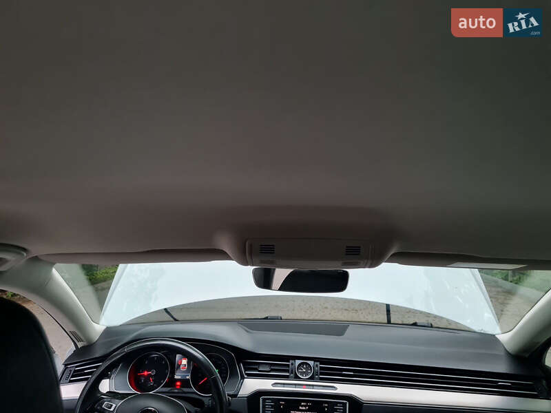 Седан Volkswagen Passat 2016 в Львове