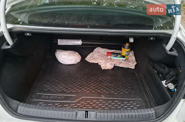 Седан Volkswagen Passat 2016 в Львове