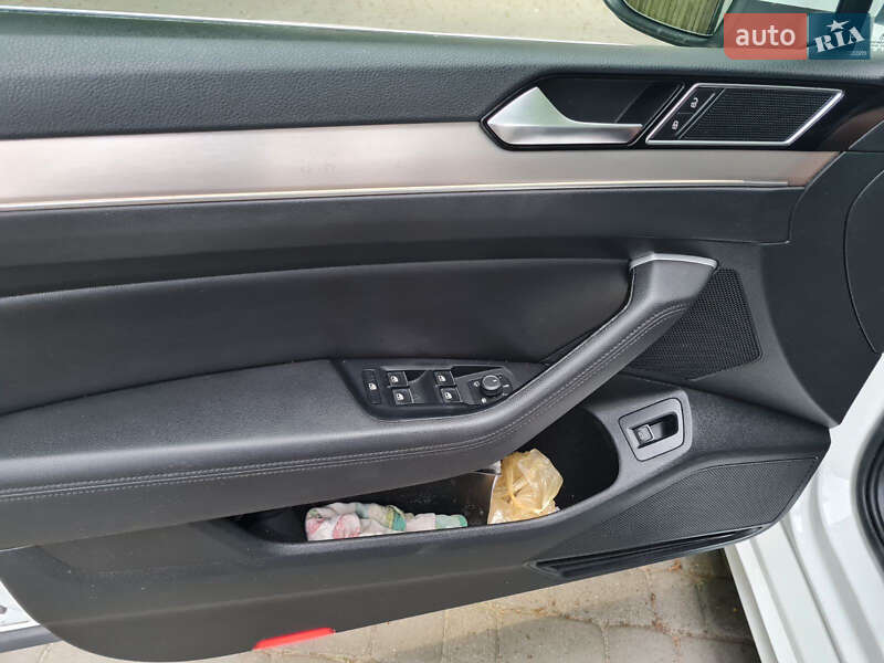 Седан Volkswagen Passat 2016 в Львове