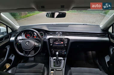 Седан Volkswagen Passat 2016 в Львове