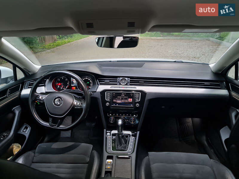 Седан Volkswagen Passat 2016 в Львове