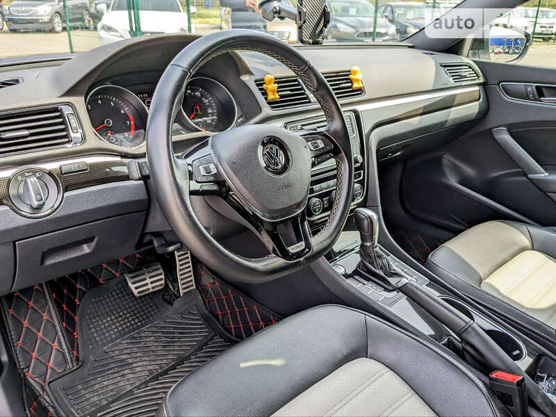 Седан Volkswagen Passat 2018 в Одессе