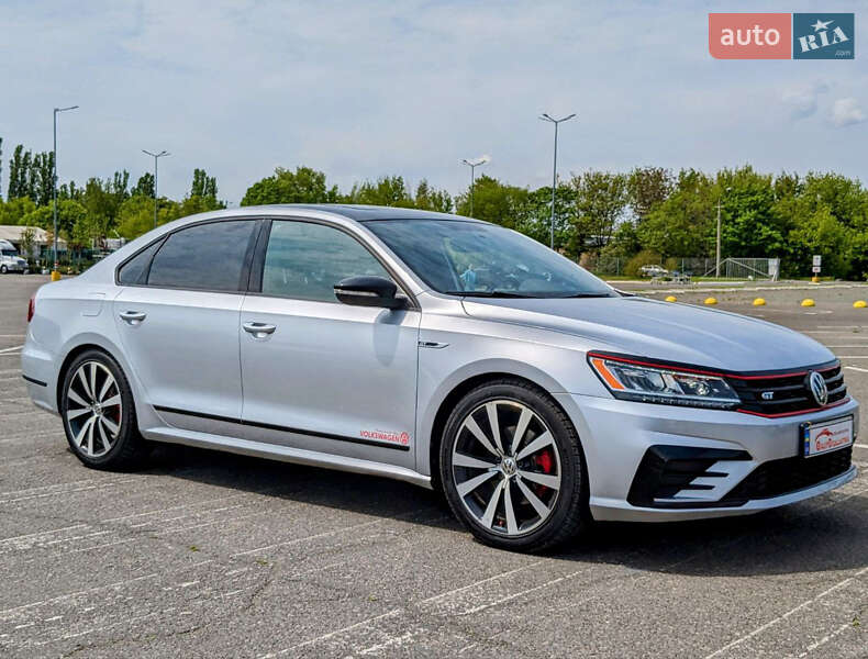 Седан Volkswagen Passat 2018 в Одессе