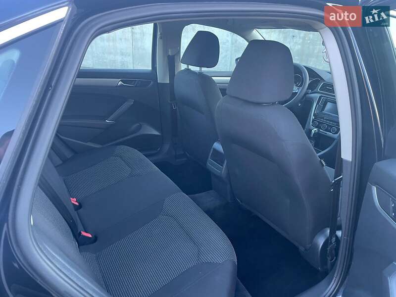 Седан Volkswagen Passat 2016 в Дніпрі