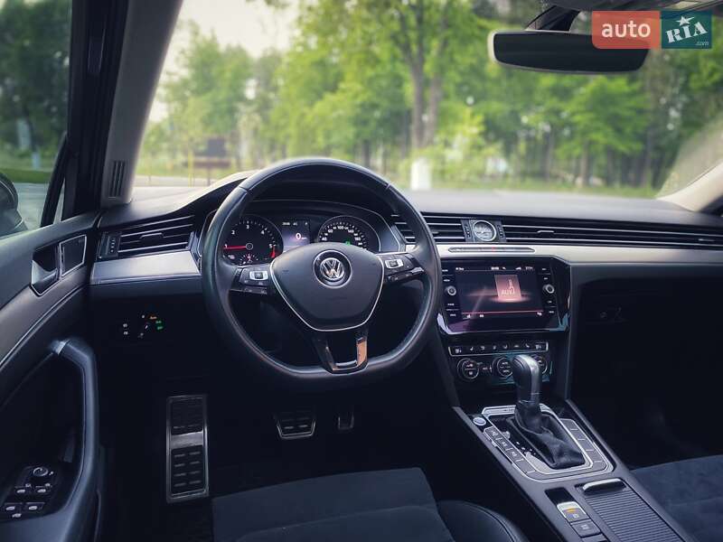 Универсал Volkswagen Passat 2015 в Киеве