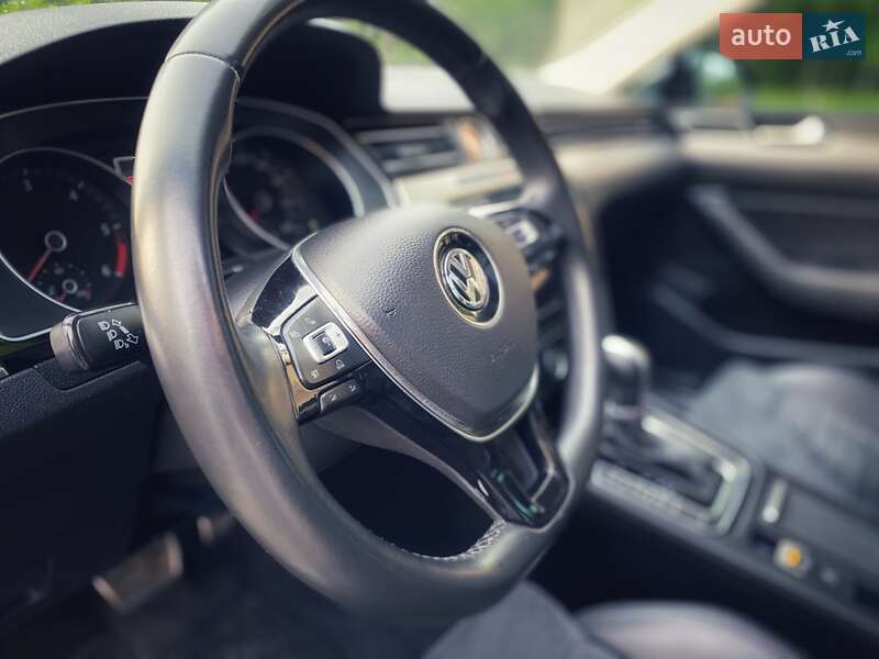 Универсал Volkswagen Passat 2015 в Киеве