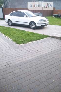 Седан Volkswagen Passat 1999 в Гадяче