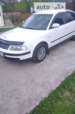 Седан Volkswagen Passat 1999 в Гадячі