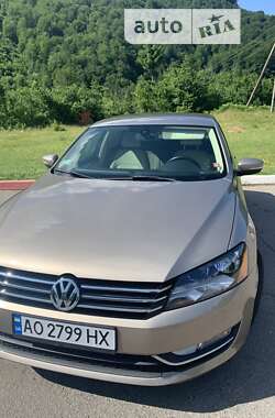 Седан Volkswagen Passat 2015 в Хусте