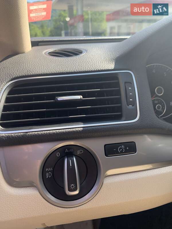 Седан Volkswagen Passat 2015 в Хусті