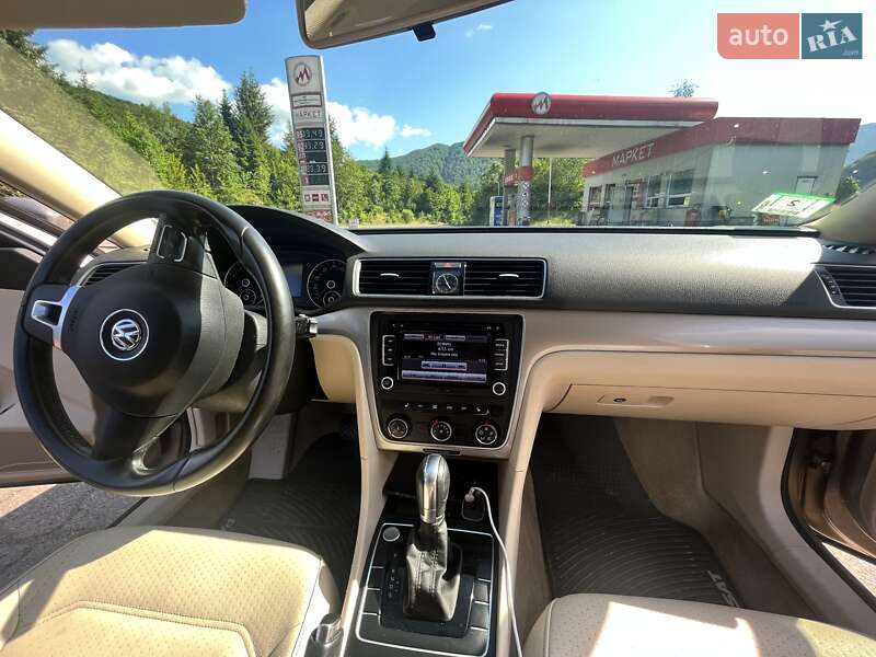 Седан Volkswagen Passat 2015 в Хусті
