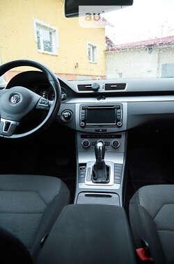 Седан Volkswagen Passat 2013 в Львове