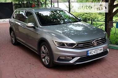 Універсал Volkswagen Passat 2017 в Нововолинську