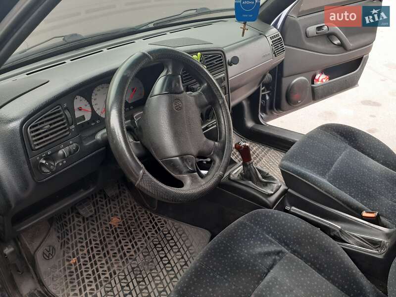 Седан Volkswagen Passat 1996 в Рівному