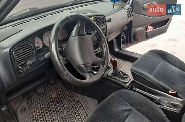 Седан Volkswagen Passat 1996 в Ровно