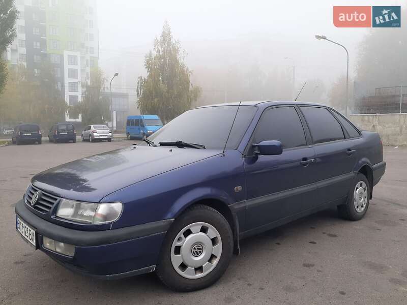 Седан Volkswagen Passat 1996 в Рівному