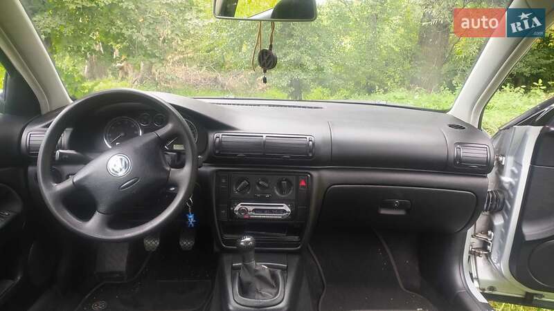 Седан Volkswagen Passat 2001 в Ахтырке