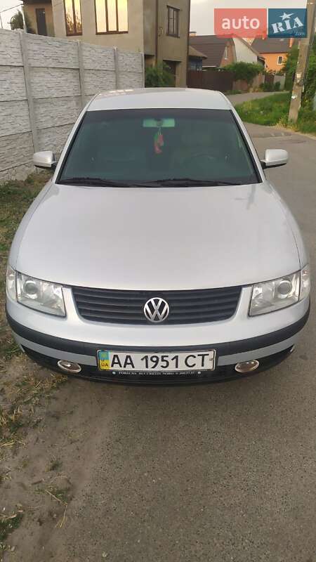 Седан Volkswagen Passat 2000 в Киеве