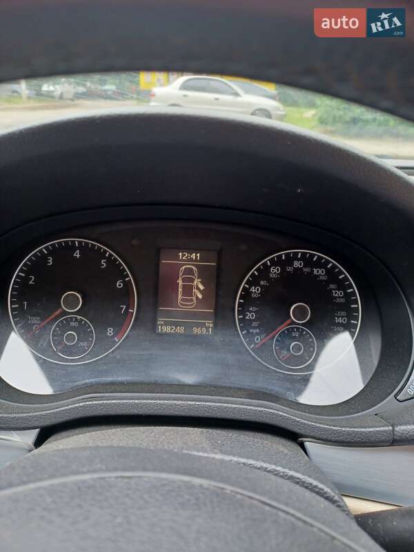 Седан Volkswagen Passat 2011 в Києві