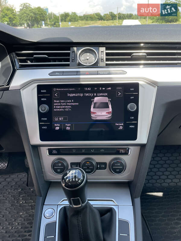 Седан Volkswagen Passat 2019 в Запорожье