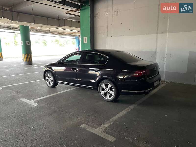 Седан Volkswagen Passat 2011 в Киеве