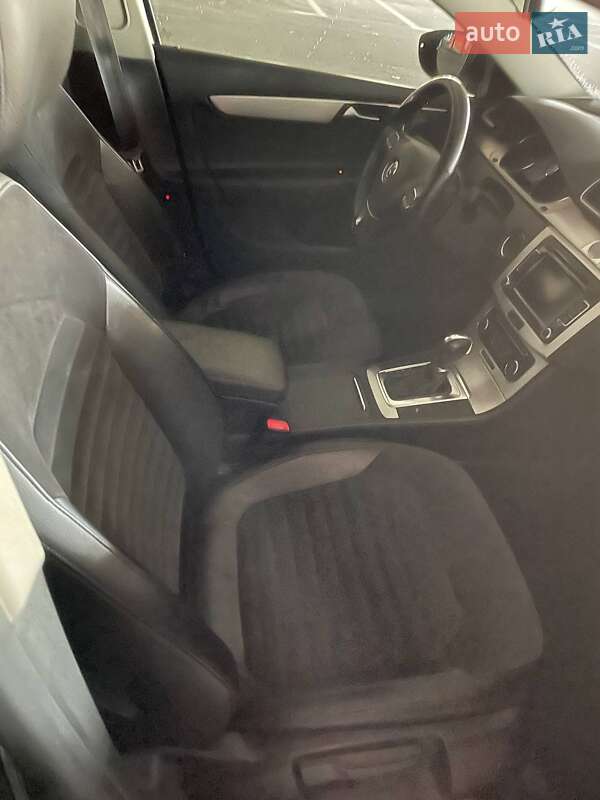 Седан Volkswagen Passat 2011 в Киеве