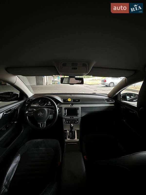 Седан Volkswagen Passat 2011 в Киеве