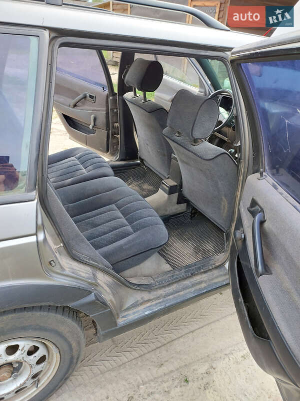 Універсал Volkswagen Passat 1990 в Зарічному