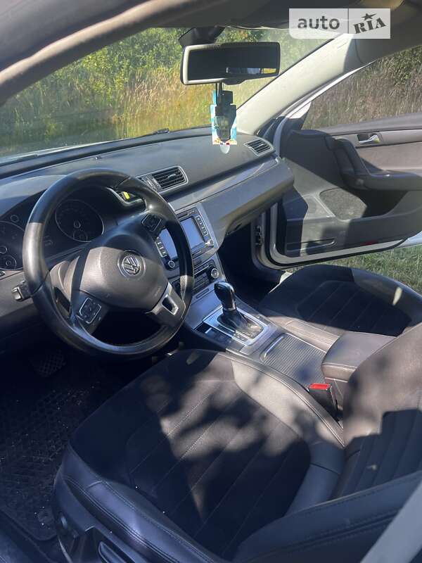 Седан Volkswagen Passat 2011 в Луцке
