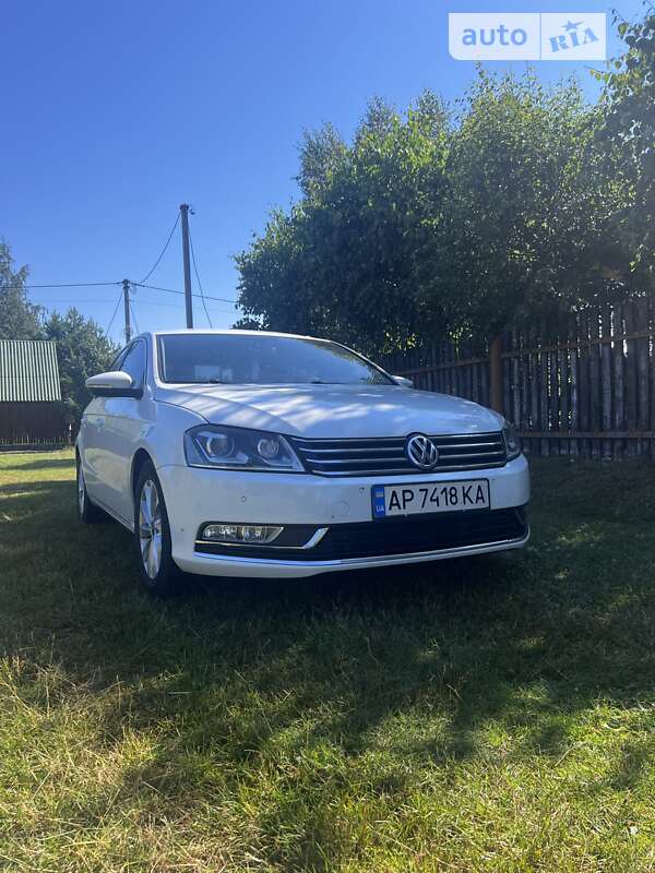 Седан Volkswagen Passat 2011 в Луцке