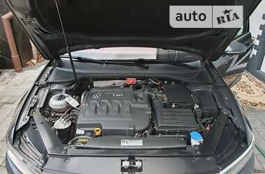 Седан Volkswagen Passat 2015 в 