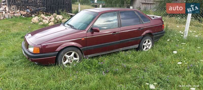 Седан Volkswagen Passat 1992 в Рокитному