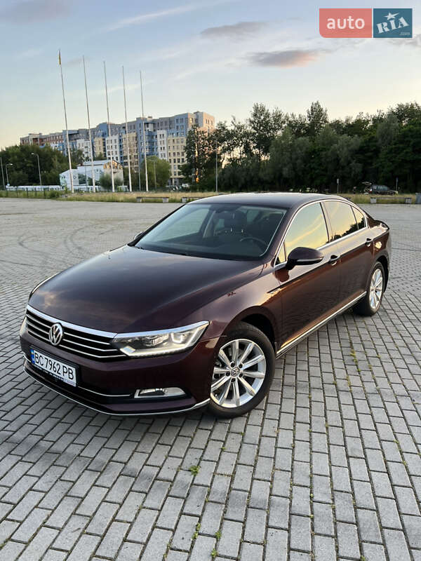 Седан Volkswagen Passat 2015 в 