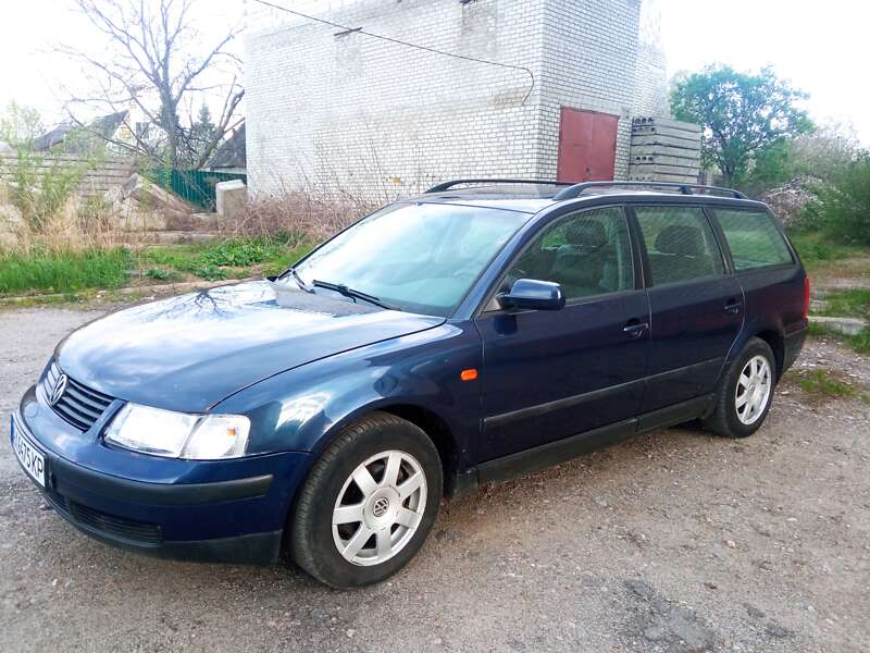 Універсал Volkswagen Passat 1998 в Чугуєві