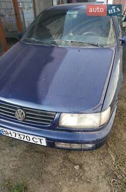 Седан Volkswagen Passat 1993 в Измаиле