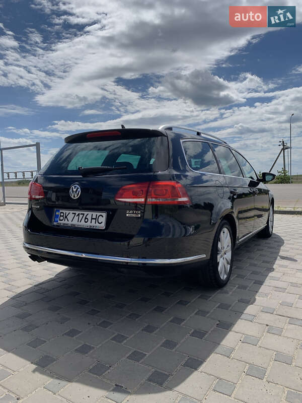 Универсал Volkswagen Passat 2012 в Дубровице