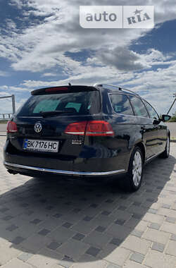 Универсал Volkswagen Passat 2012 в Дубровице