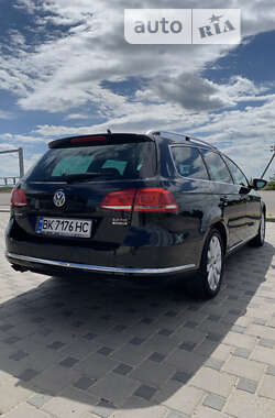 Універсал Volkswagen Passat 2012 в Дубровиці