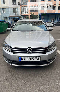 Седан Volkswagen Passat 2011 в Киеве