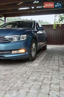 Универсал Volkswagen Passat 2015 в Киеве