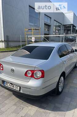 Седан Volkswagen Passat 2005 в 
