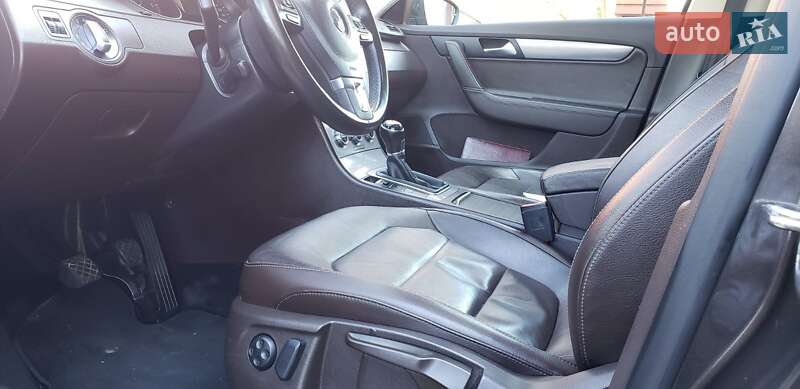 Універсал Volkswagen Passat 2013 в Ужгороді