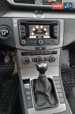 Універсал Volkswagen Passat 2012 в 