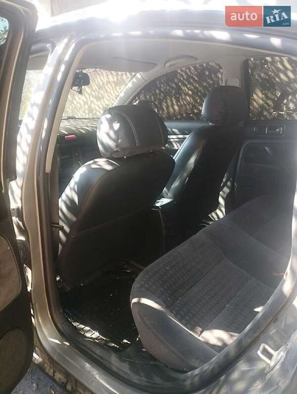 Седан Volkswagen Passat 2000 в Доброполье