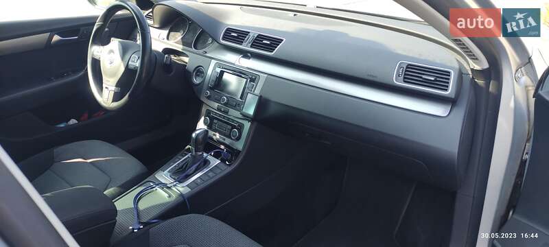 Универсал Volkswagen Passat 2011 в Киеве