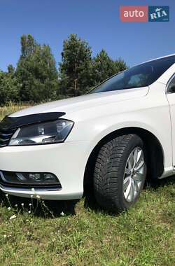 Универсал Volkswagen Passat 2011 в Ровно